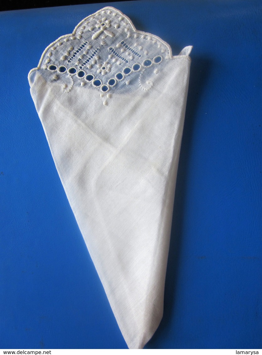 VIintage 2 LACE HANDKERCHIEF-Embroidered Net Lace pouch .Wedding handkerchief.Pochette Linge d'époque Dentelles -Tissus