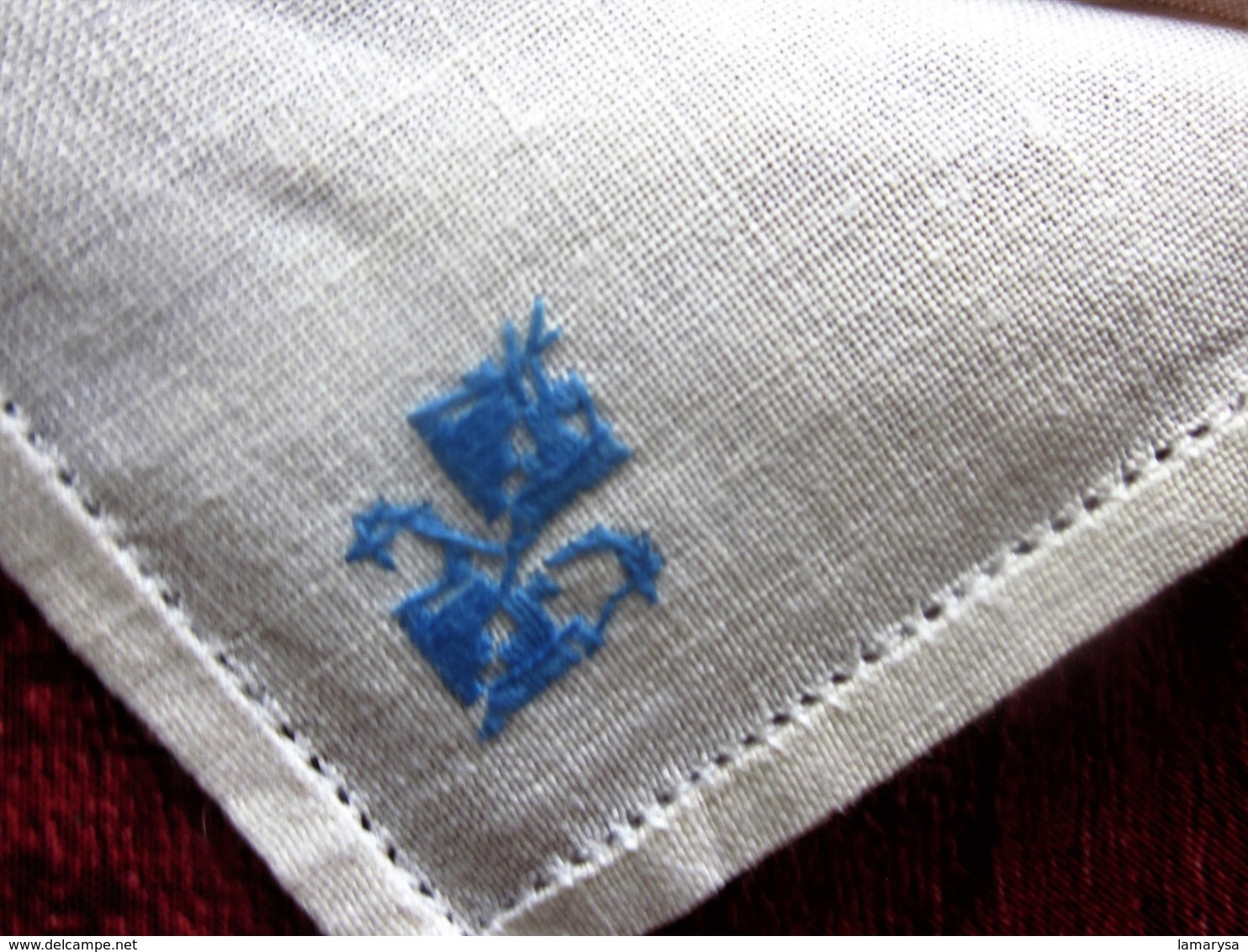 Vintage 4 Towels Linen Fabric 1 WITH BLUE EMBROIDERY Serviette Table 1 brodée motif bleu Linge d'époque-Tissu-Toile Lin