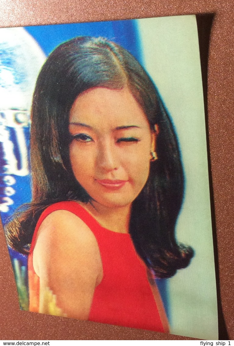 Vintage 3D Stereo Lenticular Card 1970s Beautiful Winking Japanese Woman. Charm Of Youth. Blood Red Style. Asian Beauty - Moda