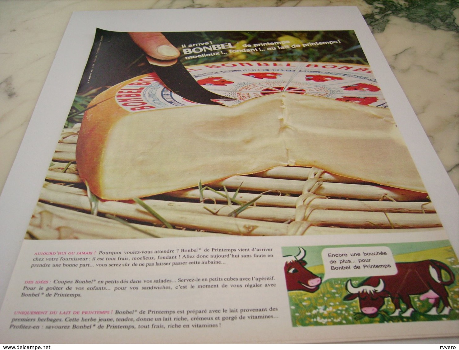 ANCIENNE PUBLICITE MOELLEUX ET FONDANT FROMAGE BONBEL 1964 - Affiches