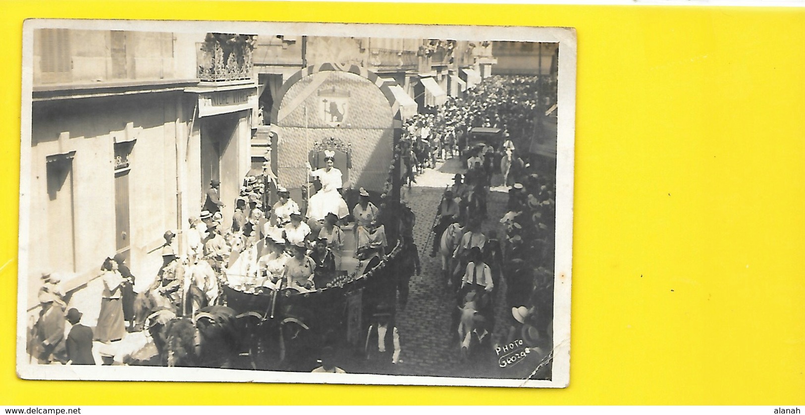 ARLES Carte Photo La Reine  Sur Son Char Carnaval (George) Bouches Du Rhône (13) - Arles