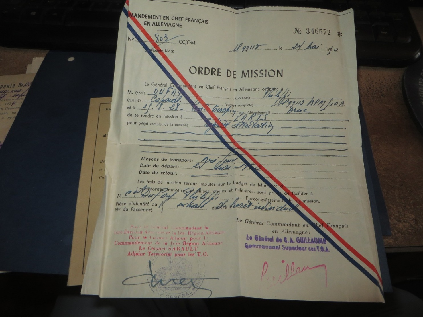 4 DOCUMENTS MILITAIRE,dont ordre de mission signé,GENDARMERIE divers  à voir et etudier  (( lot 146 ))