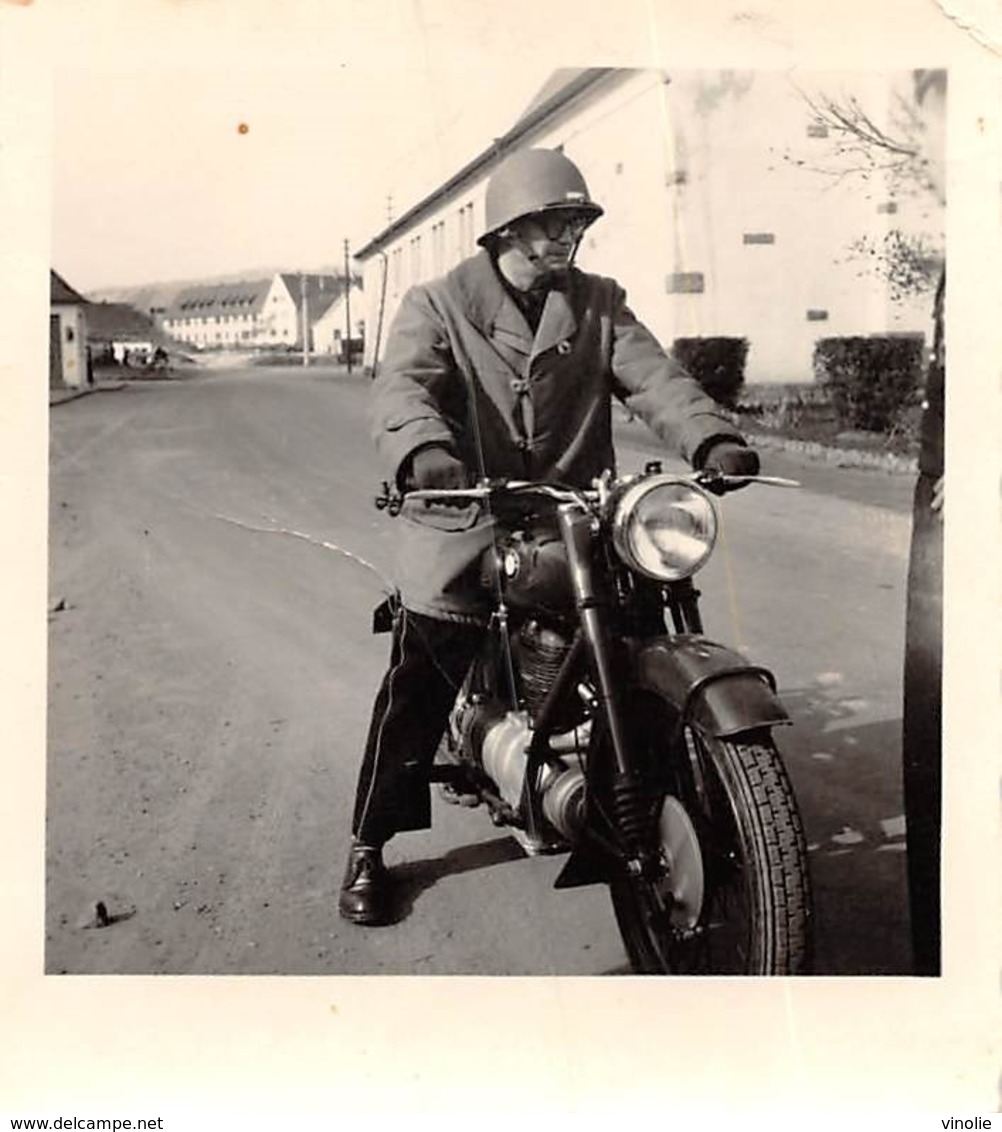 PIE.T.Z19-0053 : PHOTO.   MOTO. 1955.  PHOTO AMATEUR. FORMAT 6 CM X 6.5 CM. - Motorbikes