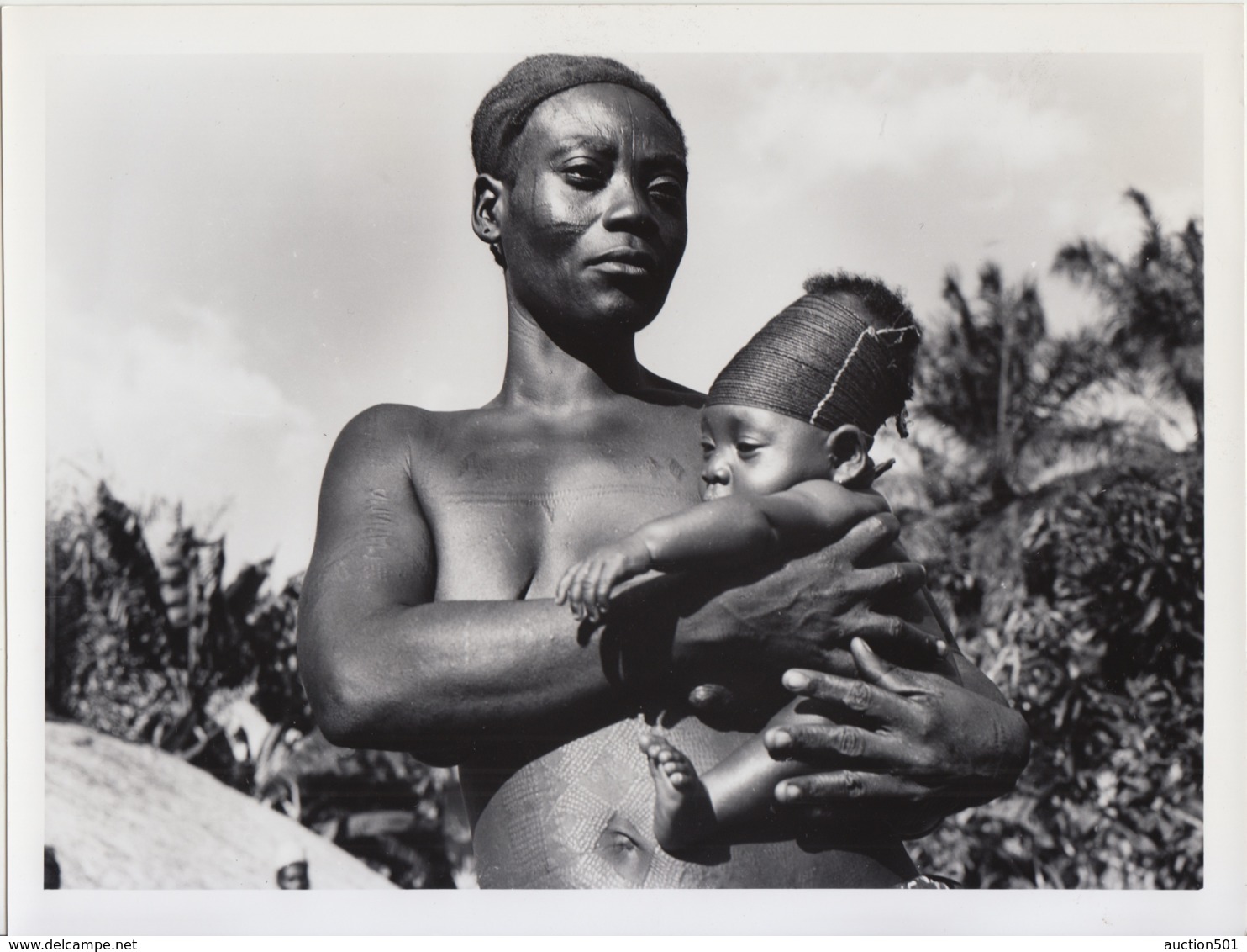 28700g CONGO BELGE - MANGAZIZI - FEMME MAYOGO - Photo De Presse - Ethnographique - Scarification - H. Goldstein -18x24c - Afrique