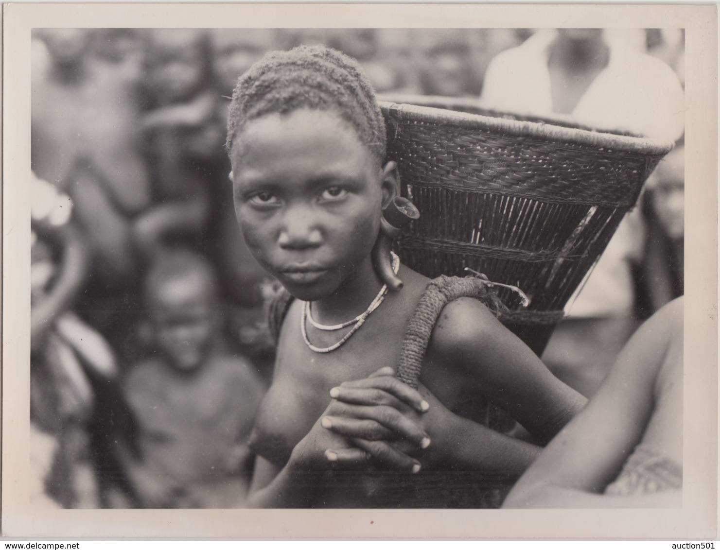 28703g CONGO BELGE -KIMBAU - FILLE BASUKU - Photo De Presse - Ethnographique - Van Den Heuvel -18x24c - Seins Nus - Afrique