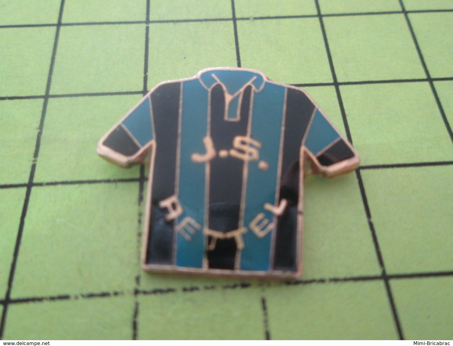 713L PINS PIN'S / Beau Et Rare : Thème SPORTS / FOOTBALL CLUB J.S. RETTEL MAILLOT - Football