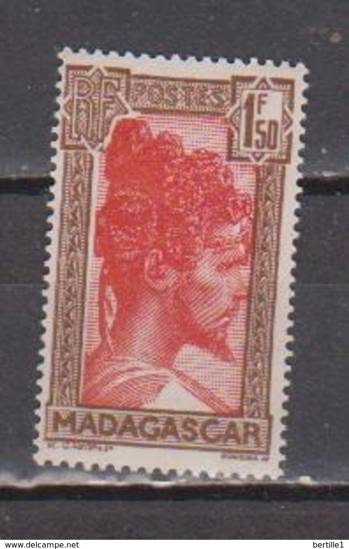 MADAGASCAR            N°  YVERT  :    176 A        NEUF AVEC  CHARNIERES      ( 02/39   ) - Unused Stamps