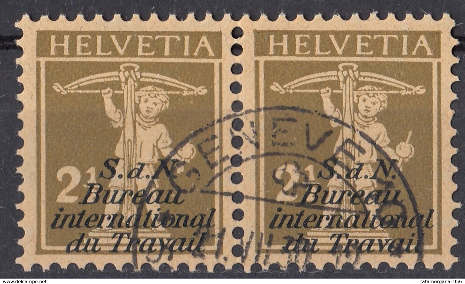 HELVETIA - SUISSE - SVIZZERA - 1928 - Due Yvert Servizio 62 Uniti Fra Loro, Gommati Perfettamente E Timbrati. - Dienstmarken