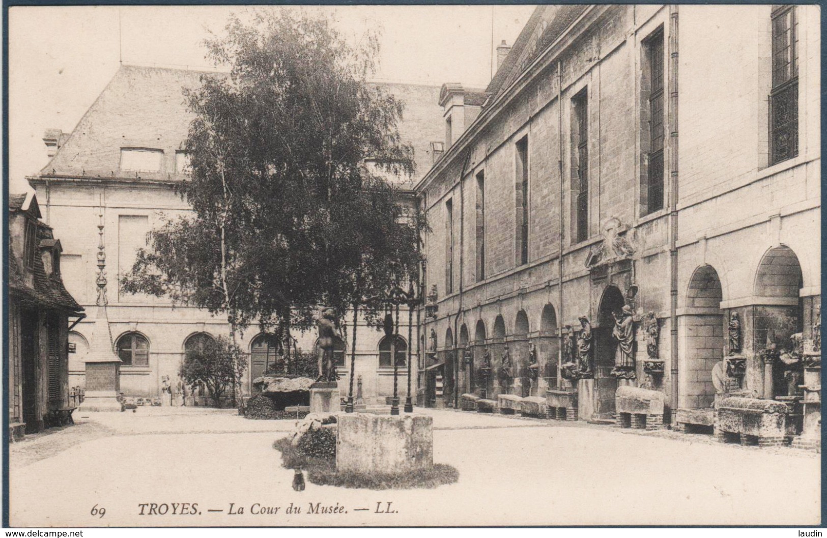 Lot 7 de 62 cartes postales Troyes uniquement , tous les visuels dans l'annonce