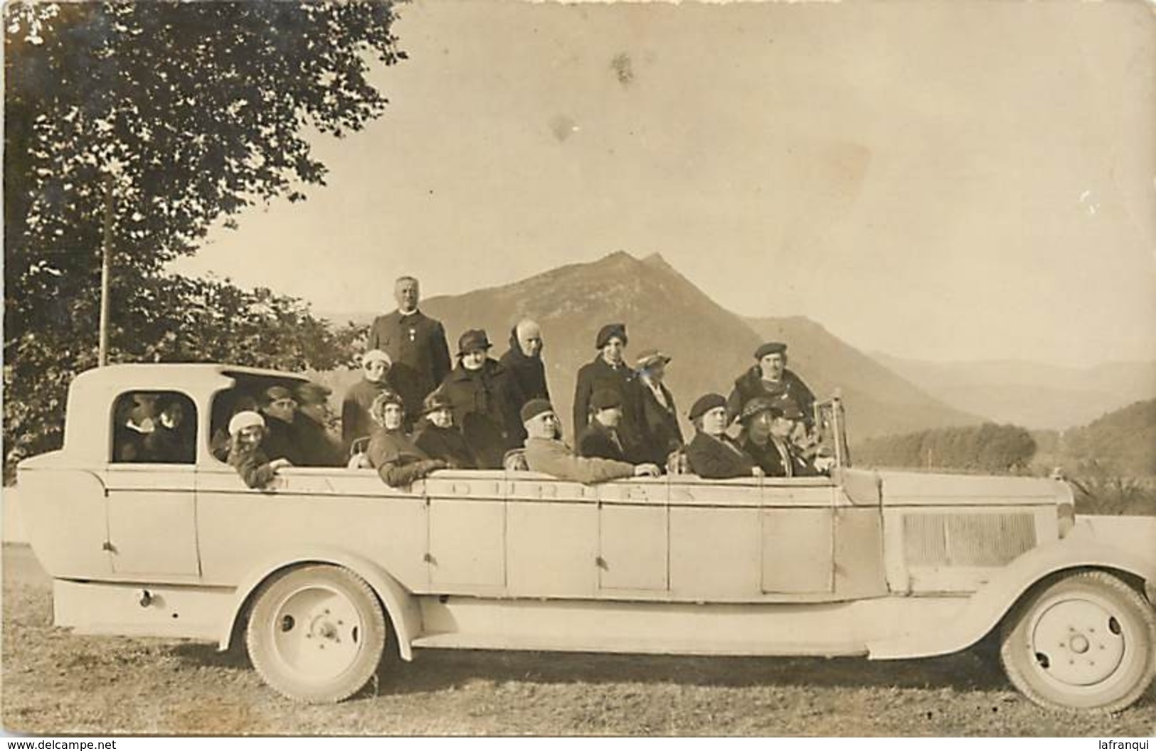 Themes Div-ref DD44- Carte Photo - Transport Automobile -  Lourdes - Hautes Pyrenees - - Taxis & Huurvoertuigen