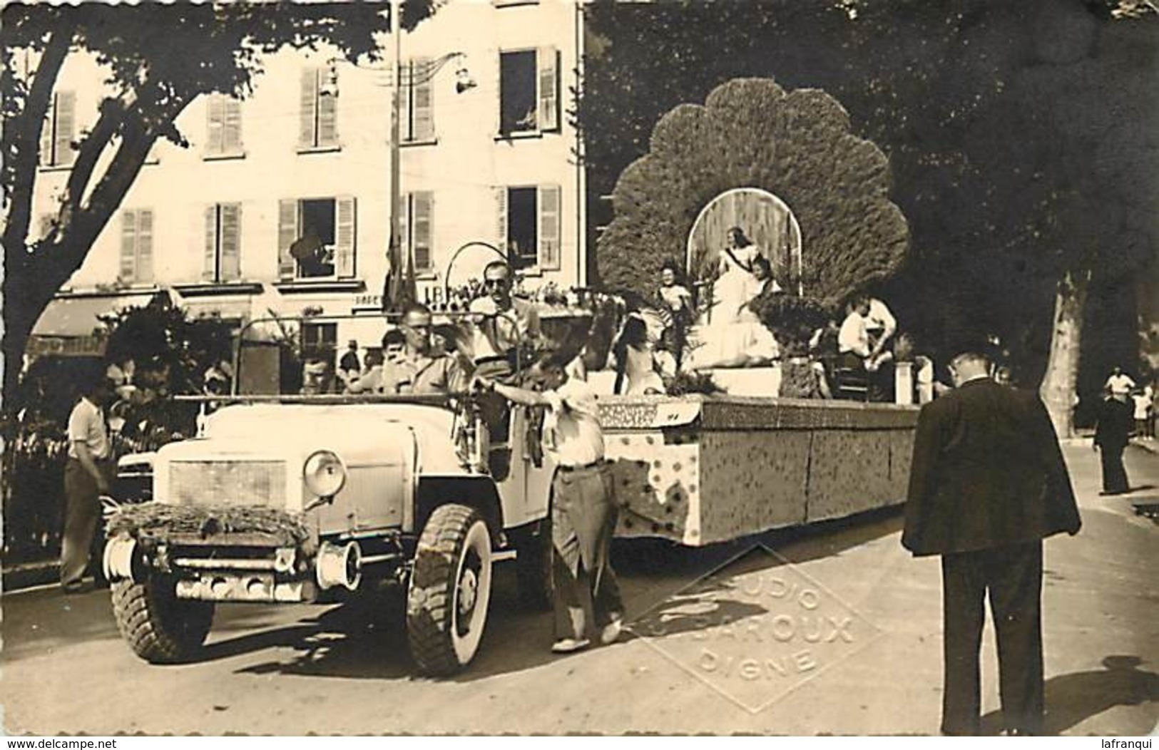 Themes Div-ref DD42- Carte Photo - 13,5cms X 8,5cms - Fete De La Lavande A Digne En 1948- - Digne