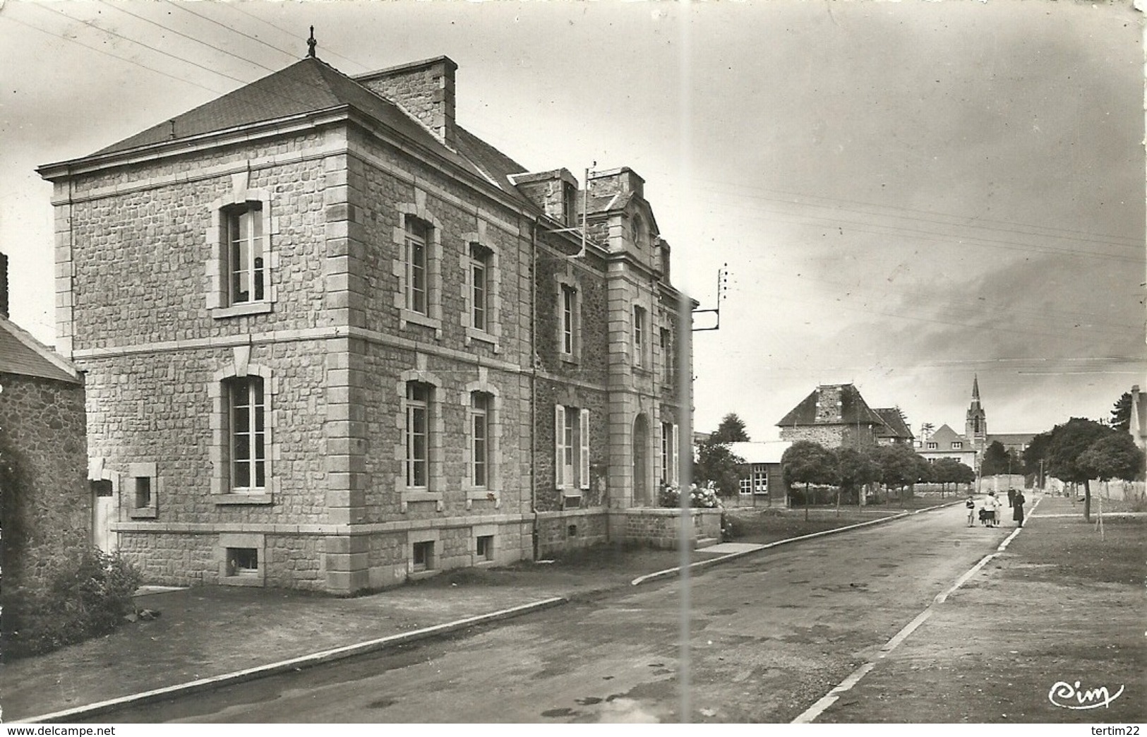 (PLOUBALAY )( 22 COTES DU NORD ) RUE DES ECOLES ET LA MAIRIE - Altri & Non Classificati