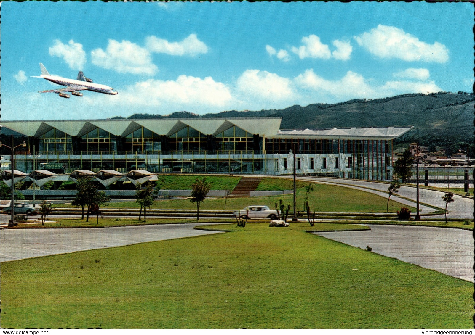 !  1970 Ansichtskarte Guatemala, International Airport, Flughafen, Briefmarke Olympiade 1968 - Aerodromes