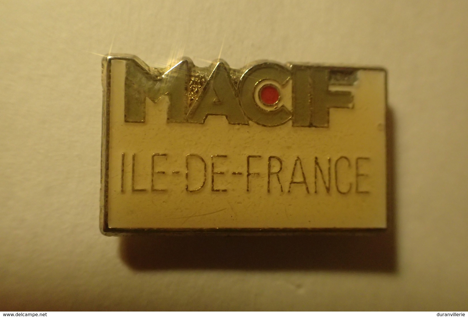 Pin's MACIF Ile De France Assurance Mutuelle Et Banque - Administrations