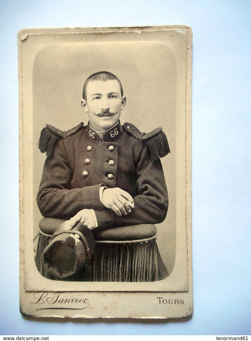 PHOTO CDV MILITAIRE SOLDAT 66 SUR LE COL   Cabinet JANVIER  A TOURS - War, Military