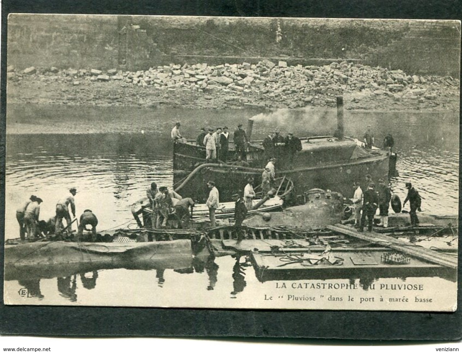 CPA - CALAIS - LA CATASTROPHE DU PLUVIOSE - Le "Pluviose" Dans Le Port à Marée Basse, Animé - Calais