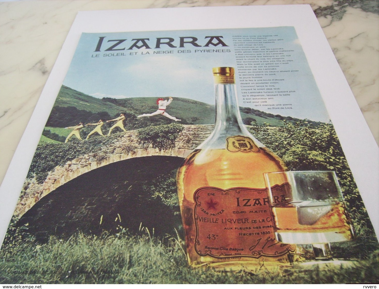 ANCIENNE PUBLICITE LIQUEUR IZARRA 1962 - Alcools