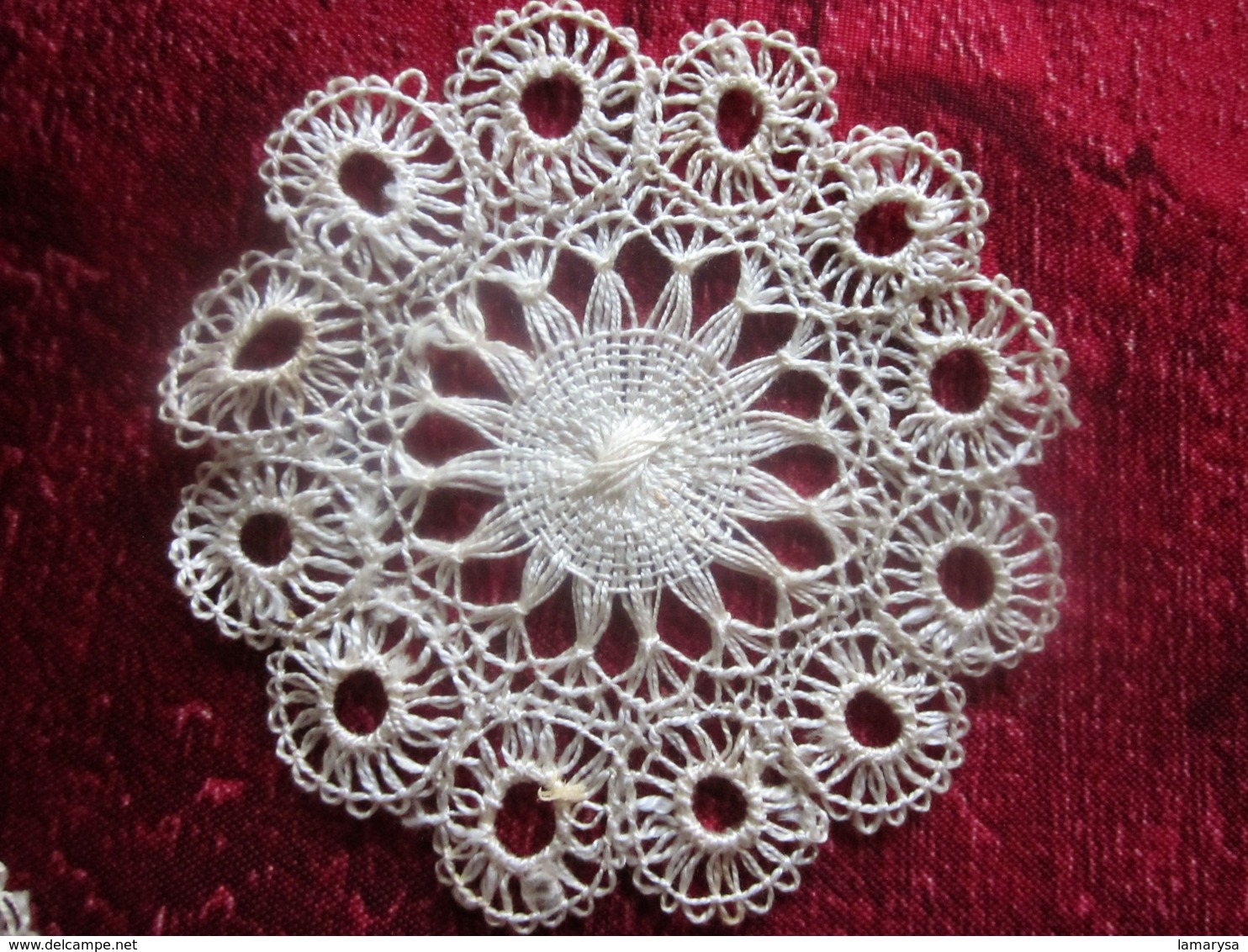 Vintage  3 Anciens Petits Napperons Faits Manuellement Au Crochet Motif Dentelle De France Broderie Loisirs Créatifs - Autres & Non Classés