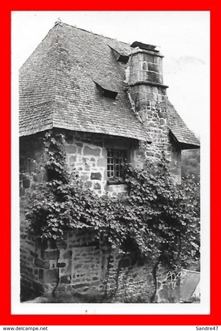 CPSM/pf (19) TREIGNAC.  Une Vieille Maison....J641 - Treignac