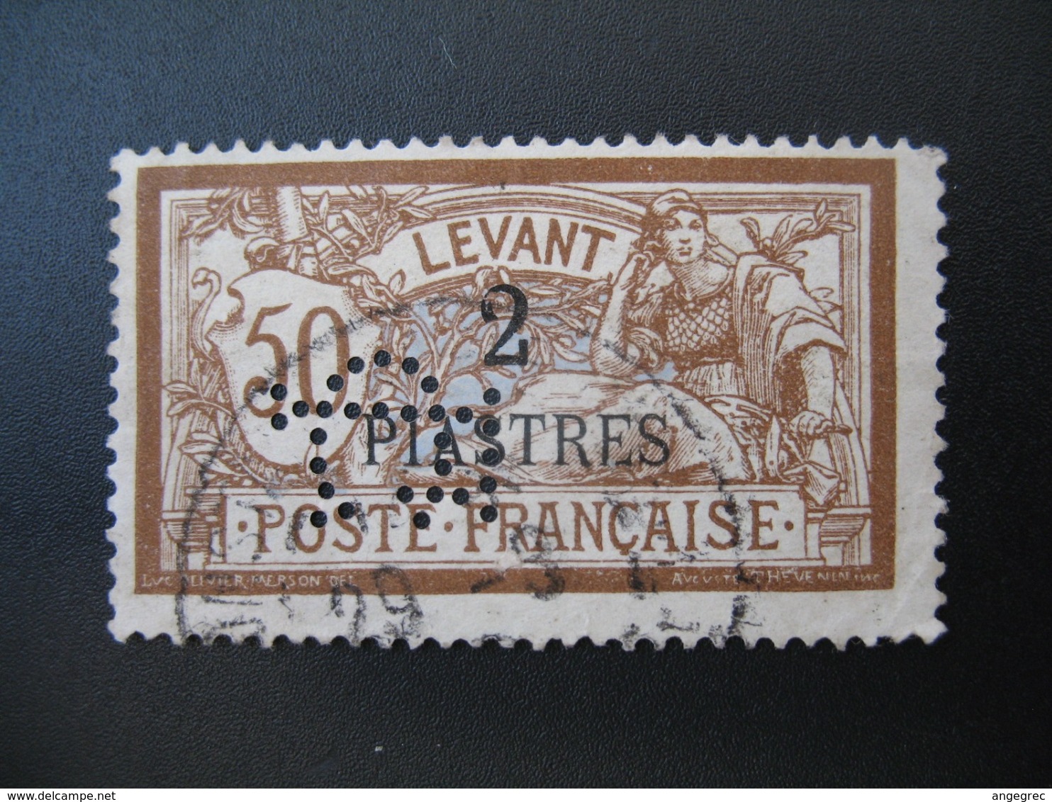 Perforé  Perfin  Levant ,   Perforation :   CL   à Voir - Andere & Zonder Classificatie