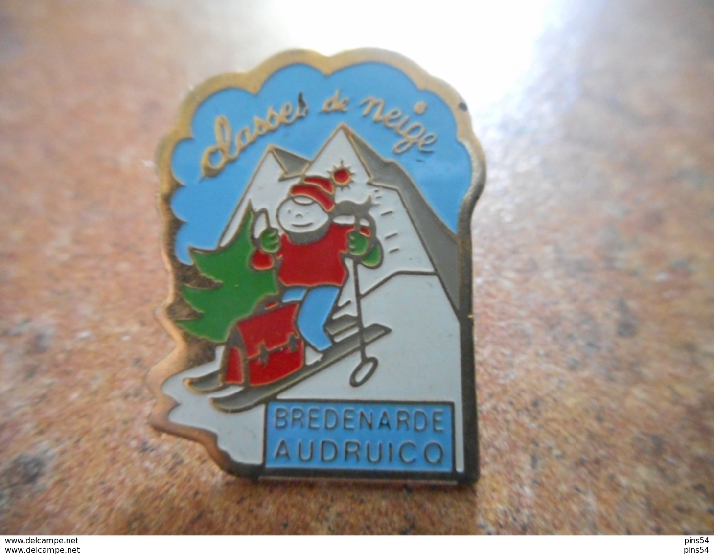 A005 -- Pin's Classe De Neige - Bredenarde Audruicq - Sports D'hiver