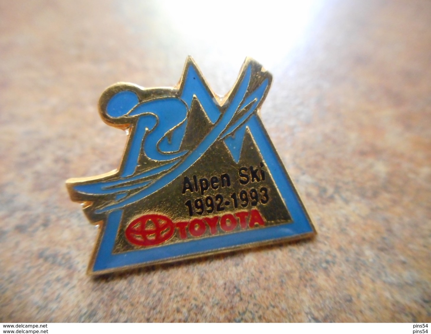 A008 -- Pin's Toyota Alpen Ski 92.93 - Toyota