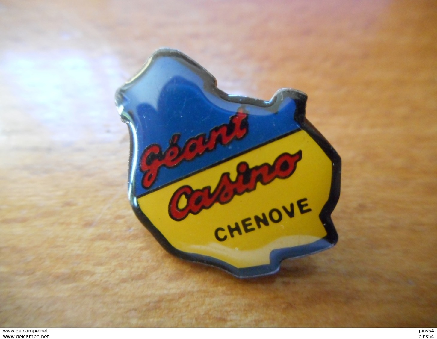 A016 -- Pin's Géant Casino Chenove - Merken