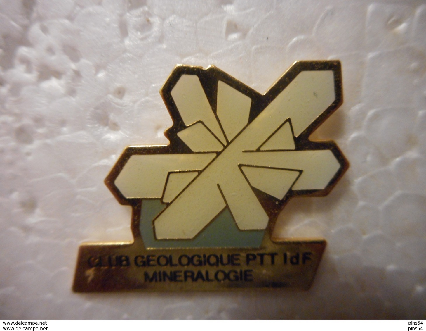 A020 -- Pin's Poste Club Geologique Des Ptt Ile De France Mineralogie - Postwesen