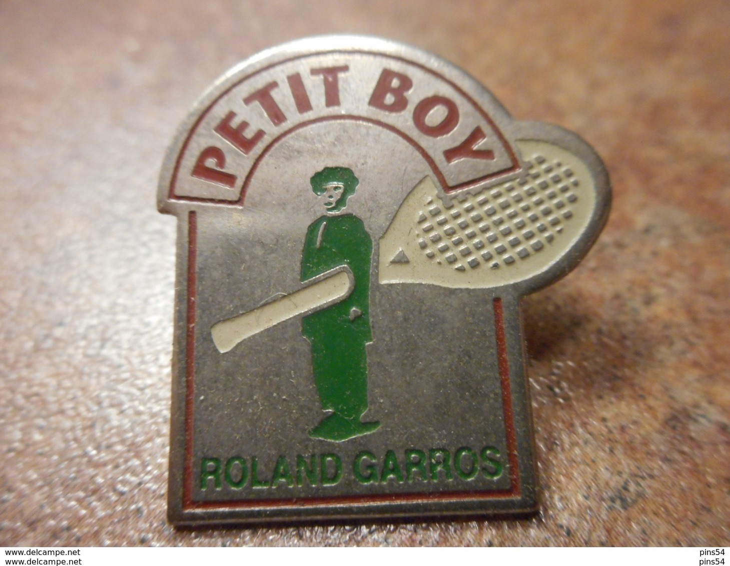 A024 -- Pin's Petit Boy Roland Garros - Tennis