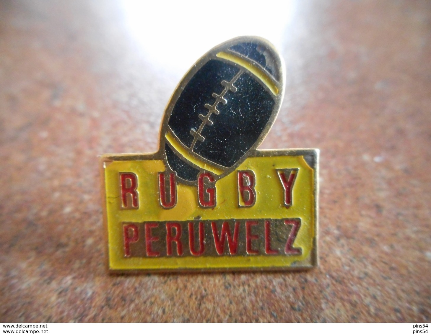 A025 -- Pin's Rugby Peruwelz - Rugby