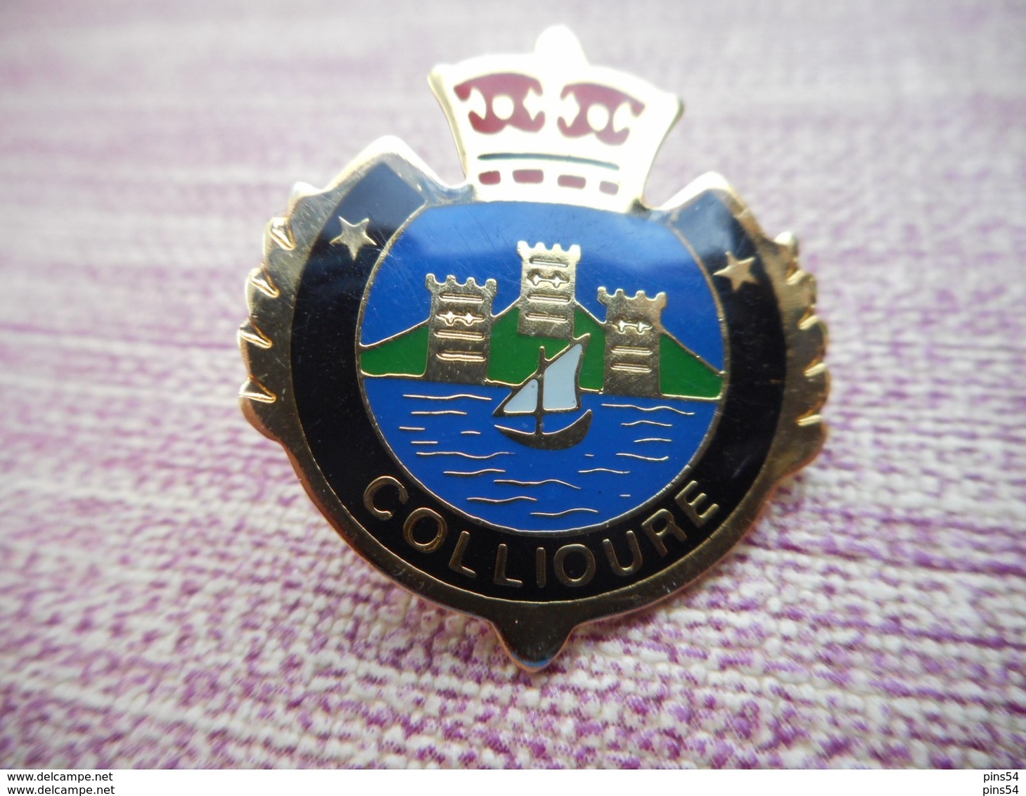 A008 -- Pin's Blason Collioure - Steden