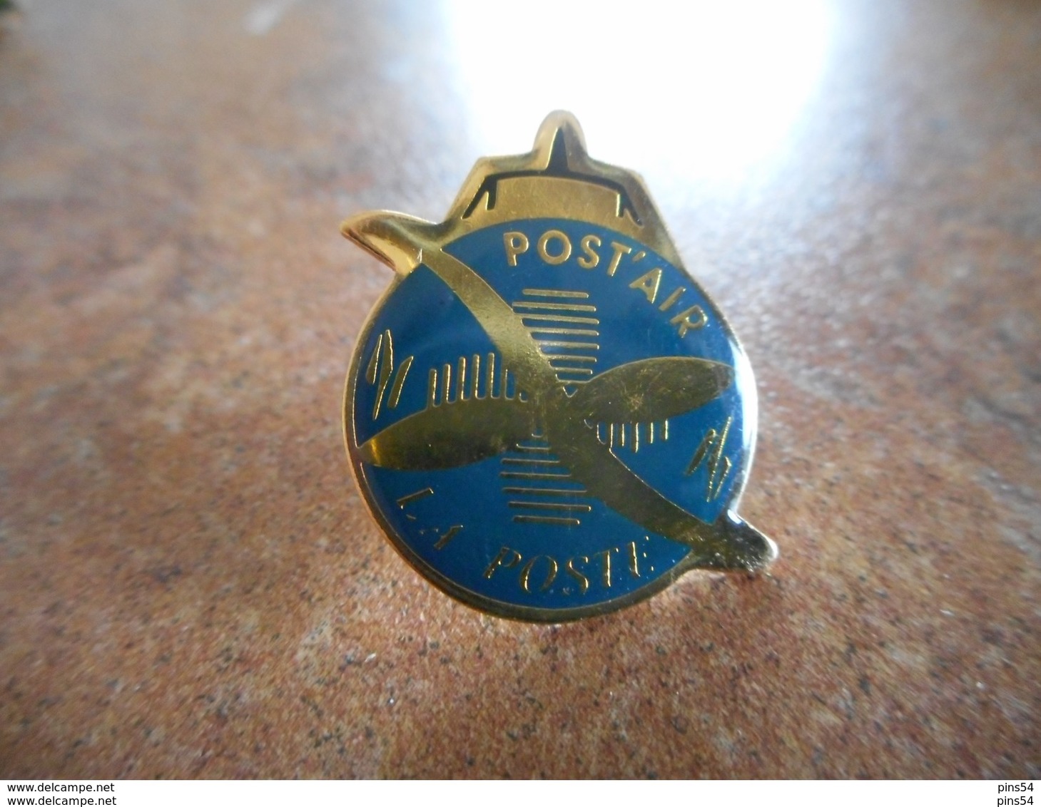 A021 -- Pin's La Poste Post Air - Postes