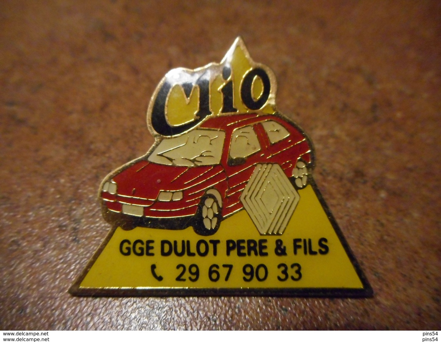 A022 -- Pin's Renault Clio Garage Dulot - Renault