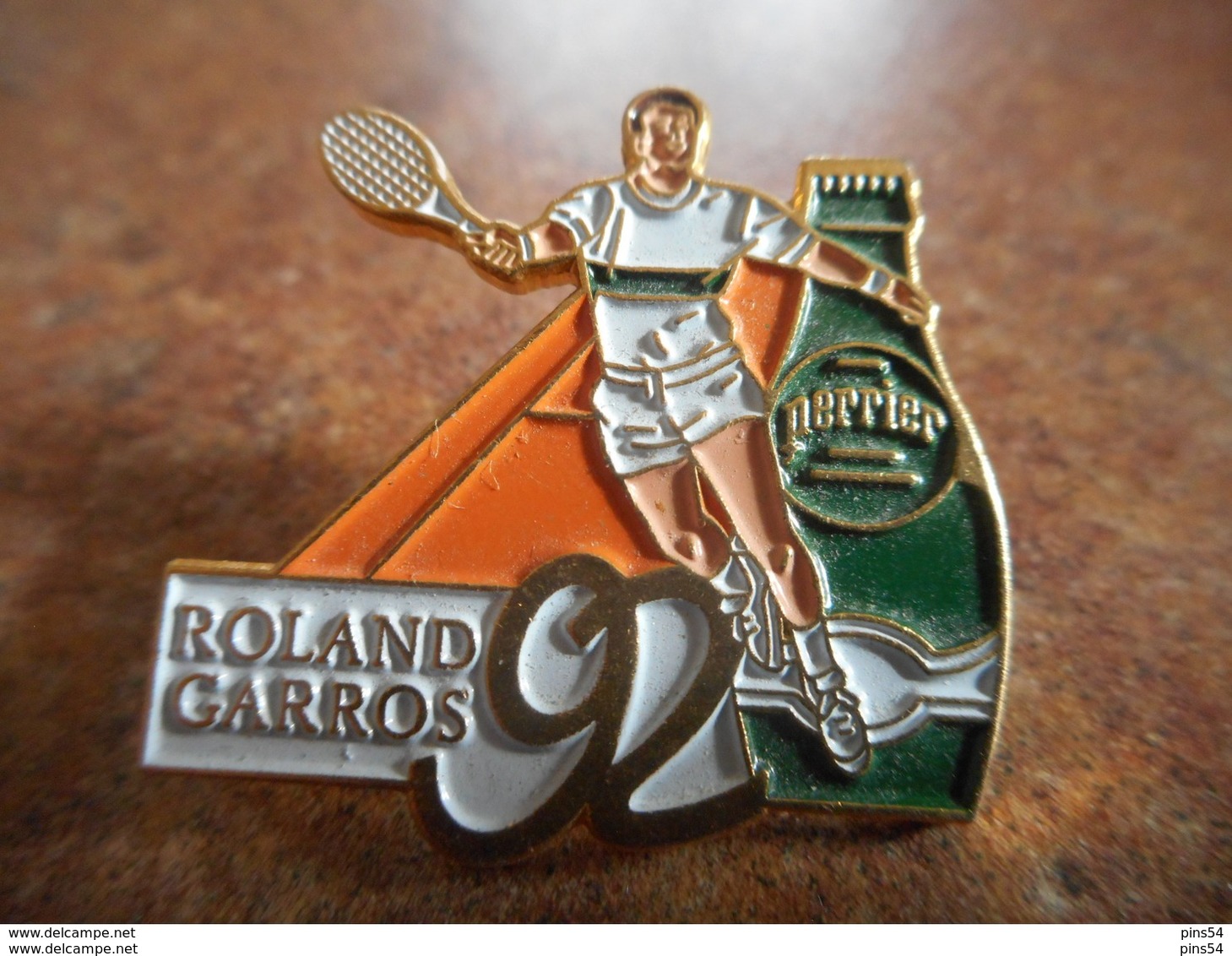 A025 -- Pin's Perrier Roland Garros 92 - Tennis