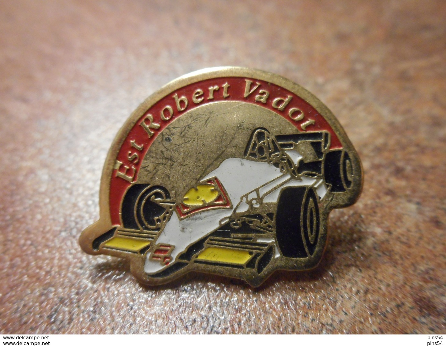 A029 -- Pin's Est Robert Vadot -- Exclusif Sur Delcampe - F1