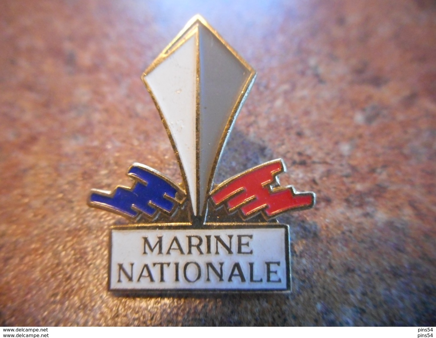 A037 -- Pin's Marine Nationale - Militair & Leger