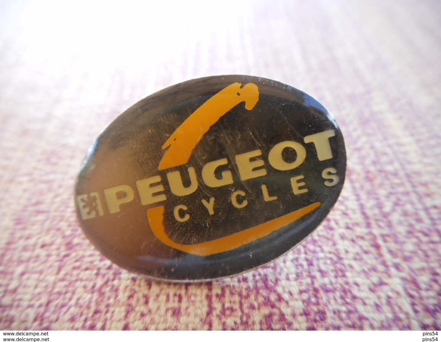 A001 -- Pin's Peugeot Cycles - Peugeot