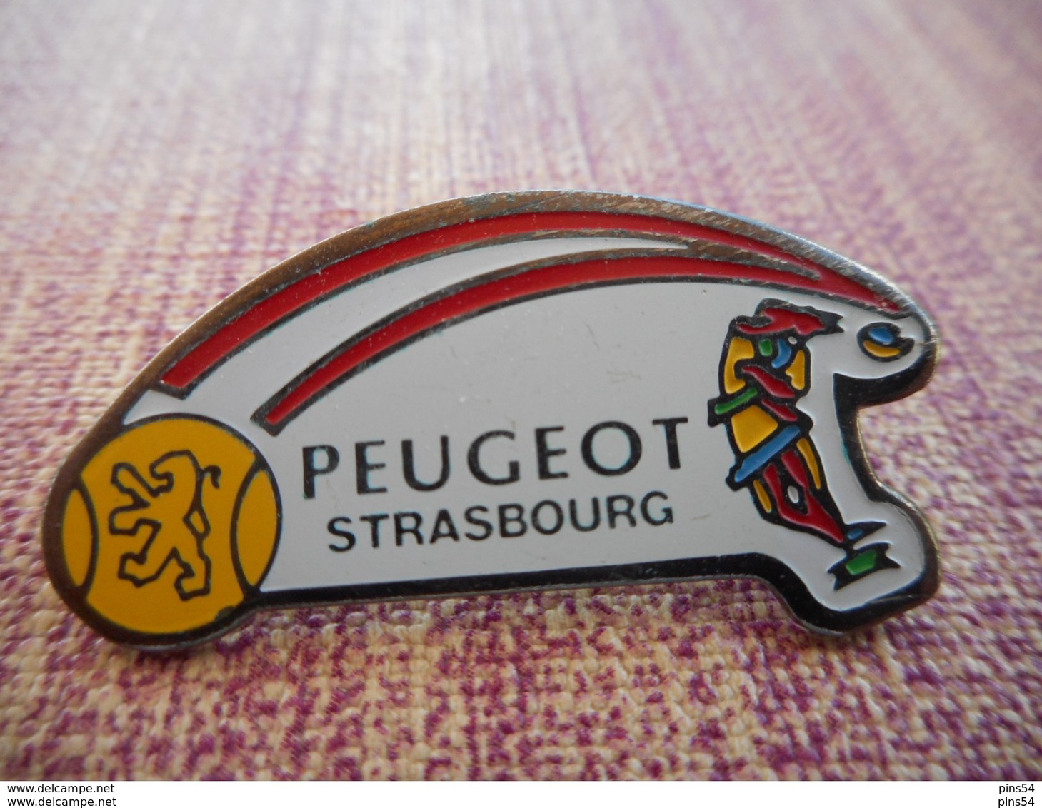 A001 -- Pin's Peugeot Strasbourg - Peugeot