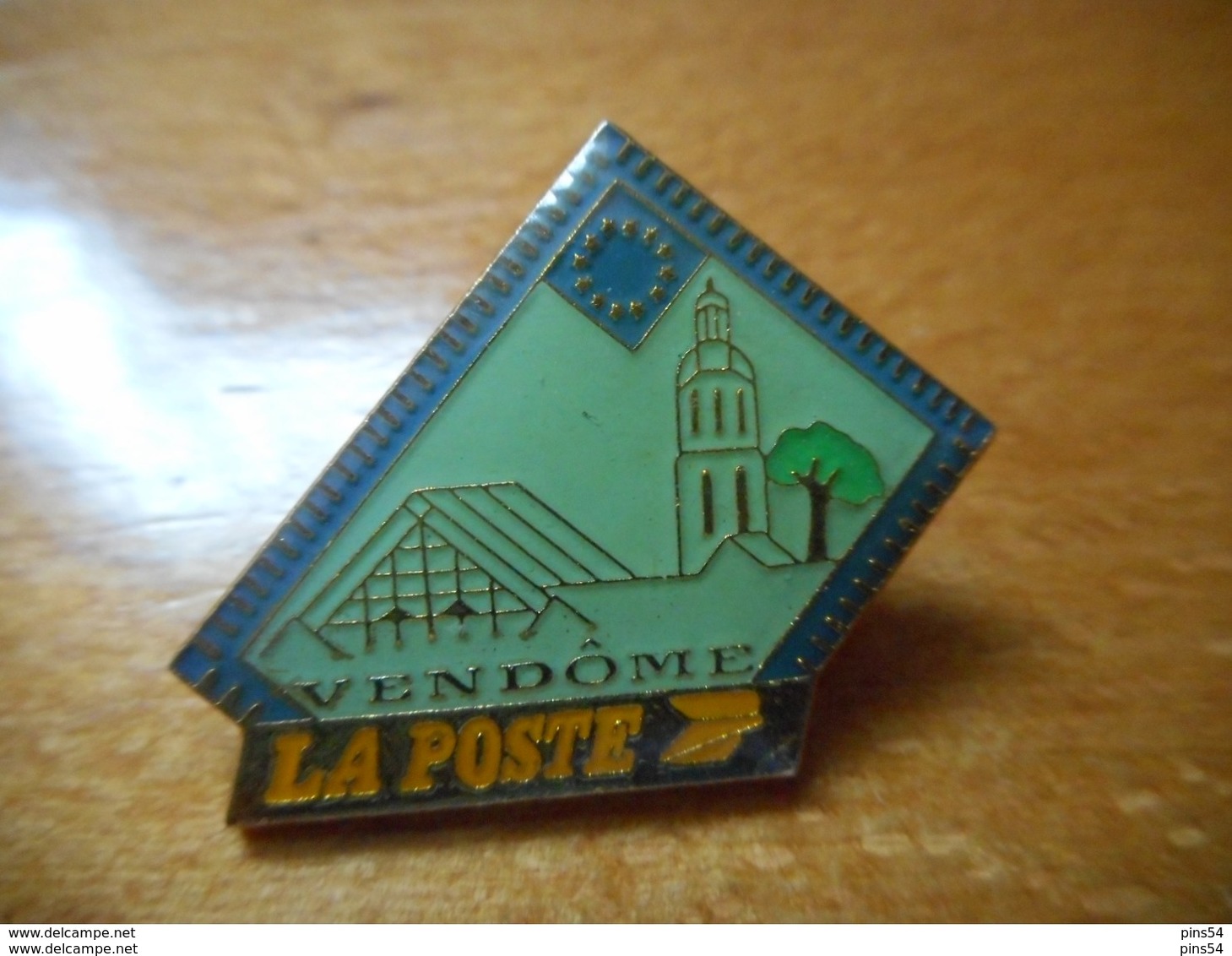 A001 -- Pin's La Poste Vendome - Postes