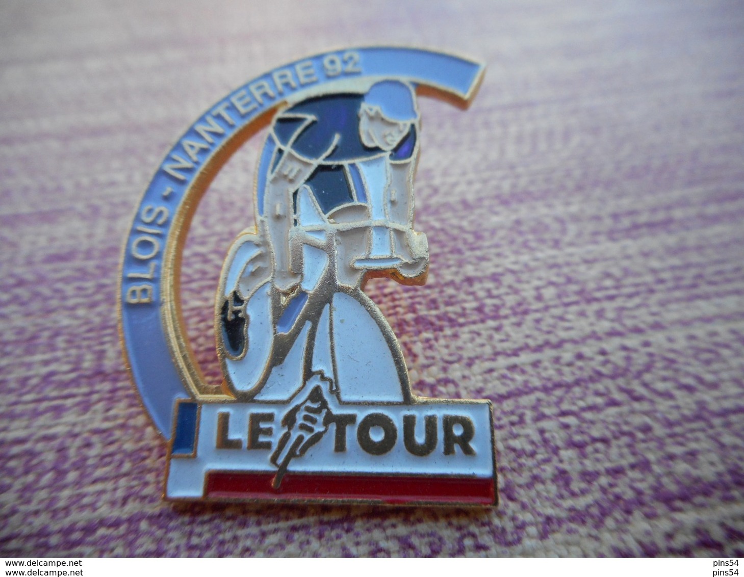 A003 -- Pin's Le Tour Blois - Nanterre 92 - Cyclisme