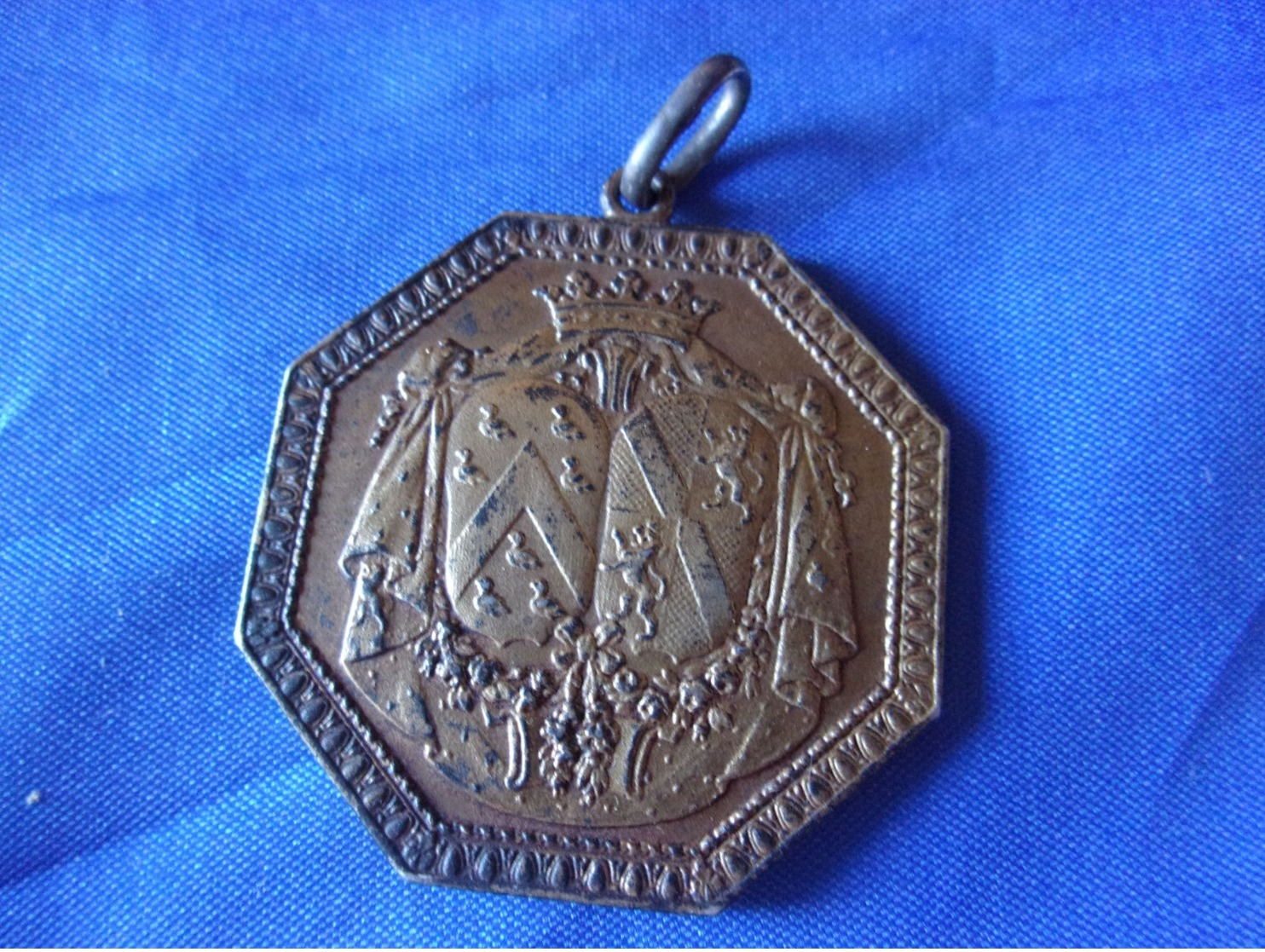 MEDAILLE EN ARGENT A IDENTIFIER  22 GRAMMES COURONNE MONOGRAMME BLASON HERALDIQUE - Royaux / De Noblesse