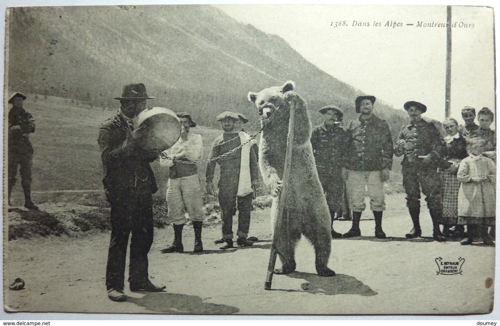 MONTREUR D'OURS - DANS LES ALPES - Ours