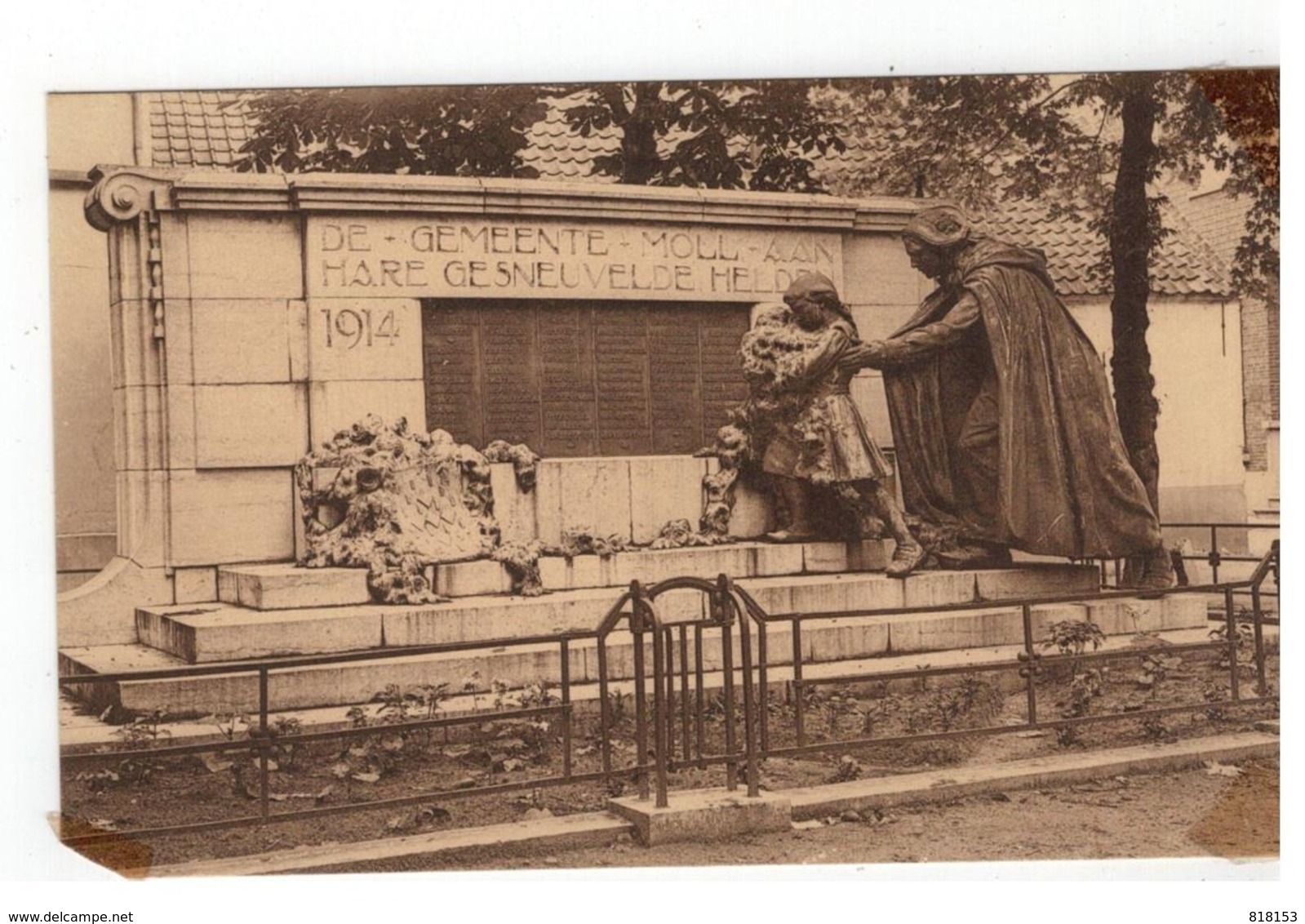 Mol  Moll Standbeeld Van Den Oorlog 1914-1918 Monument Aux Morts De La Guerre1914-1918 (plakrest Hoeken Li Onder Hoek Af - Mol