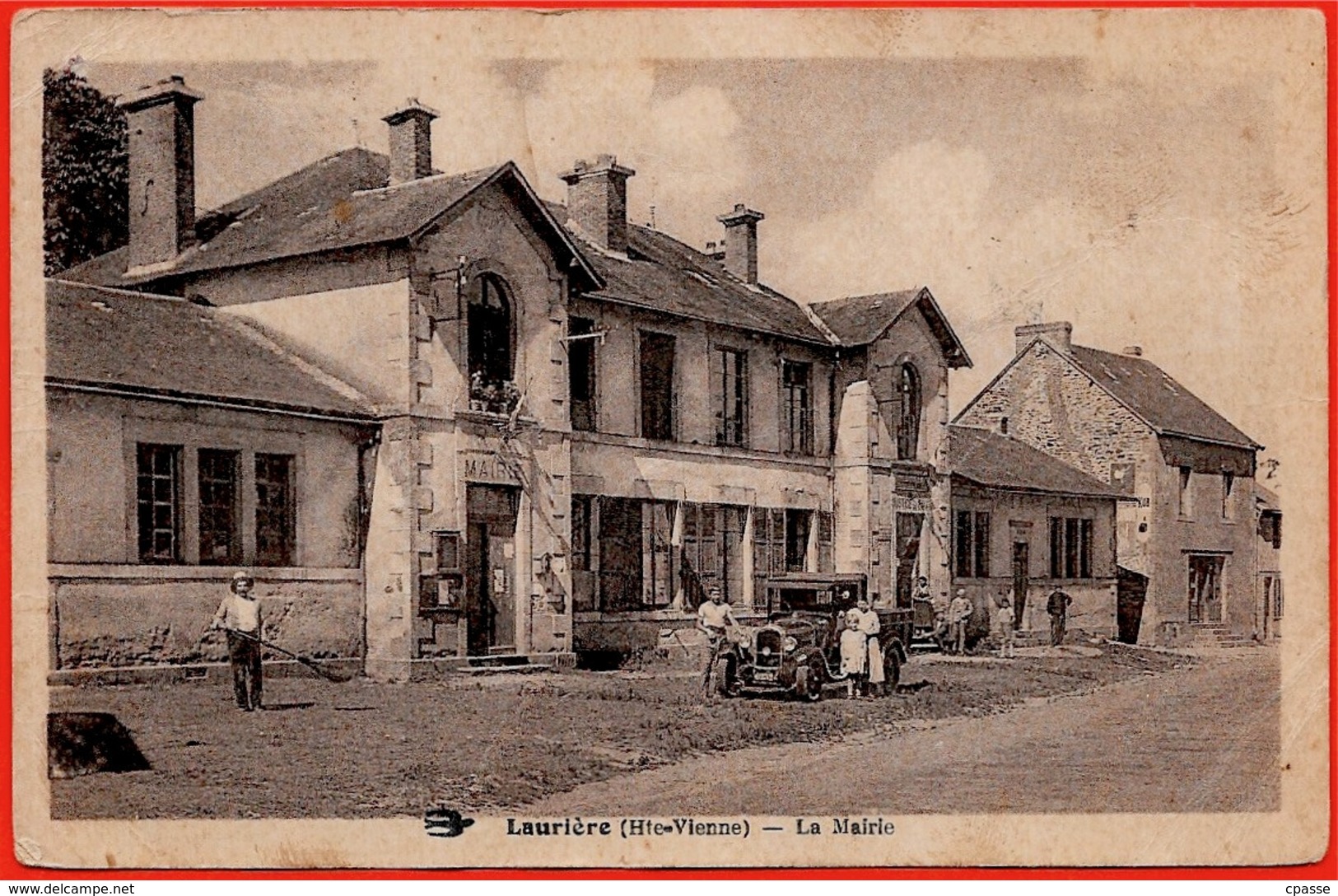 En L'état Mais Rare CPA 87 LAURIERE Haute-Vienne - LA MAIRIE (voiture Garée Devant) - Lauriere