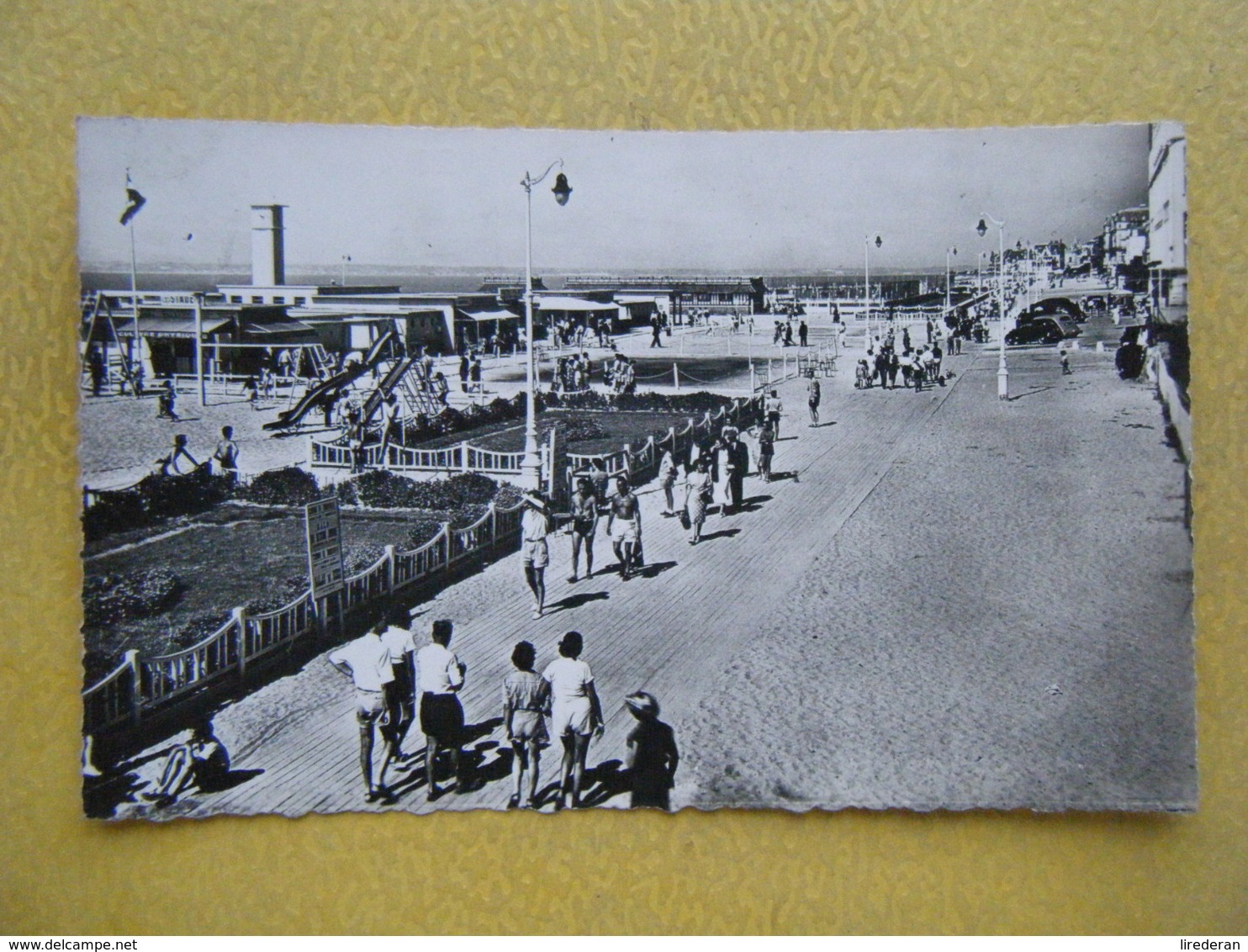 TROUVILLE SUR MER. La Promenade. - Trouville