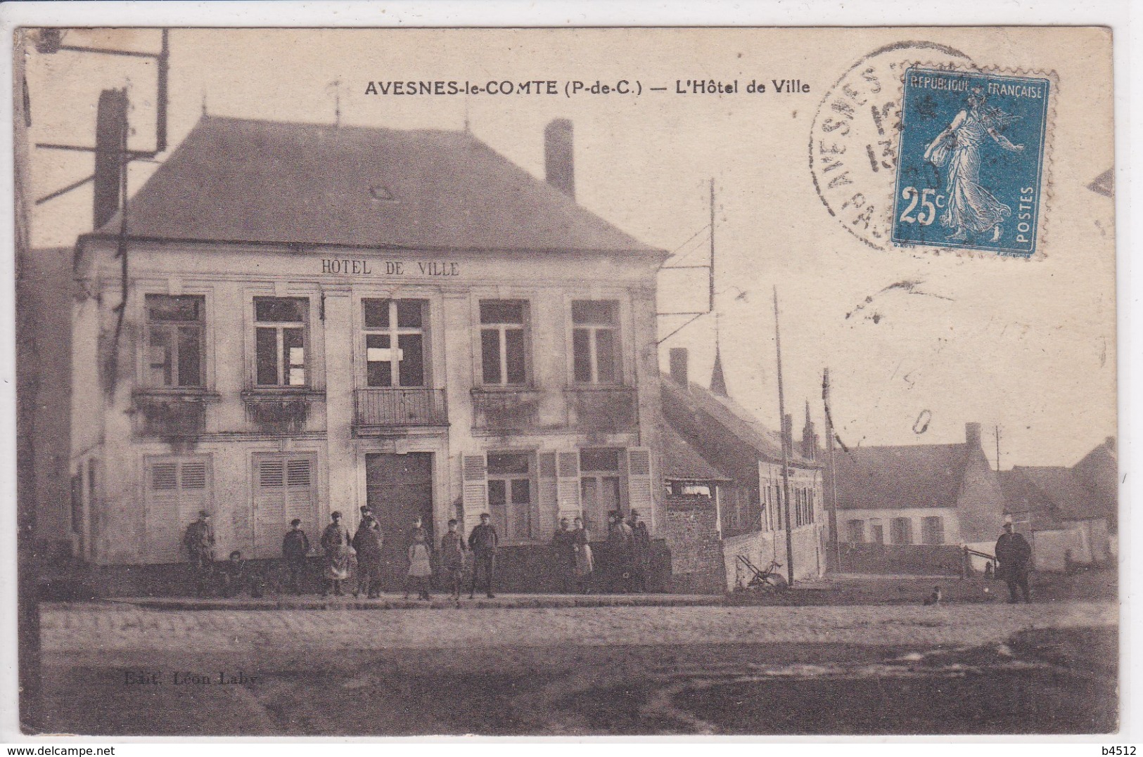 62 AVESNES Le COMTE L'Hôtel De Ville ,circulée En 1920 - Avesnes Le Comte