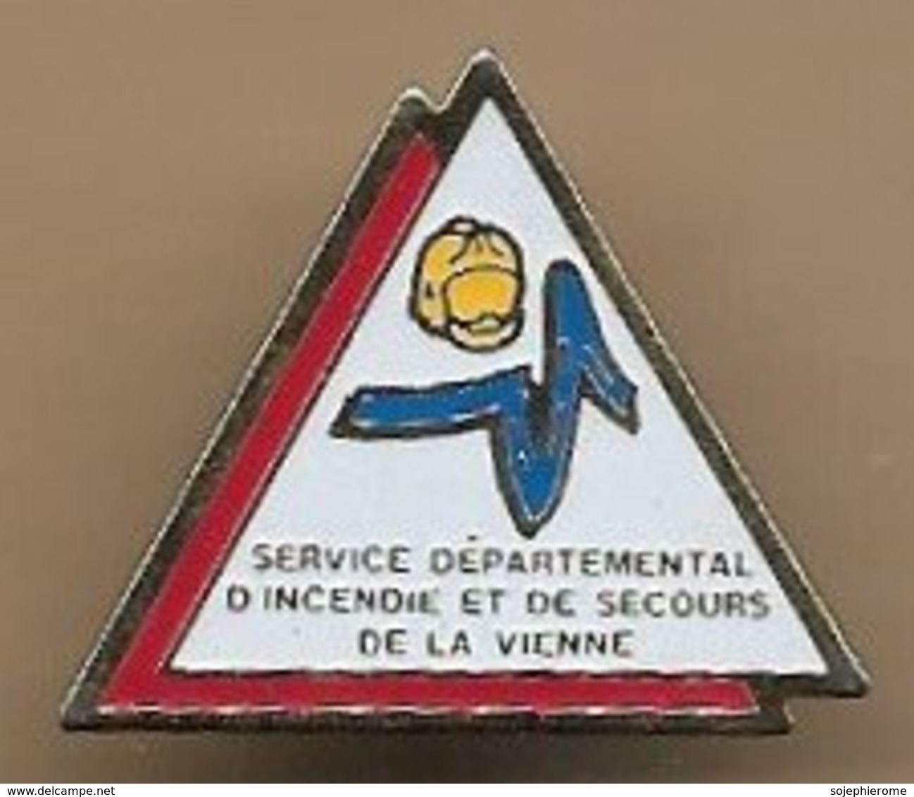 Pin's Service Départemental D'Incendie Et De Secours De La Vienne SDIS Avenue Galilée Chasseneuil-du-Poitou 86 Pompiers - Pompiers