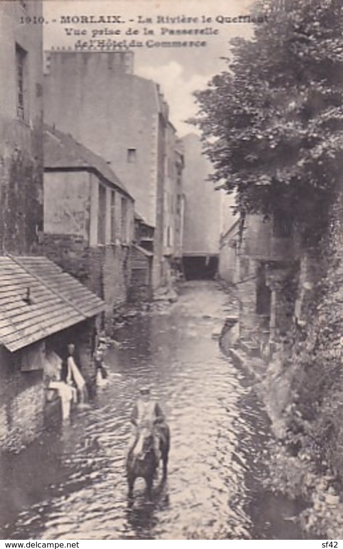 MORLAIX      LA RIVIERE LE QUEFFLEUT  VUE PRISE DE LA PASSERELLE DE L HOTEL DU COMMERCE.    LAVOIR - Morlaix