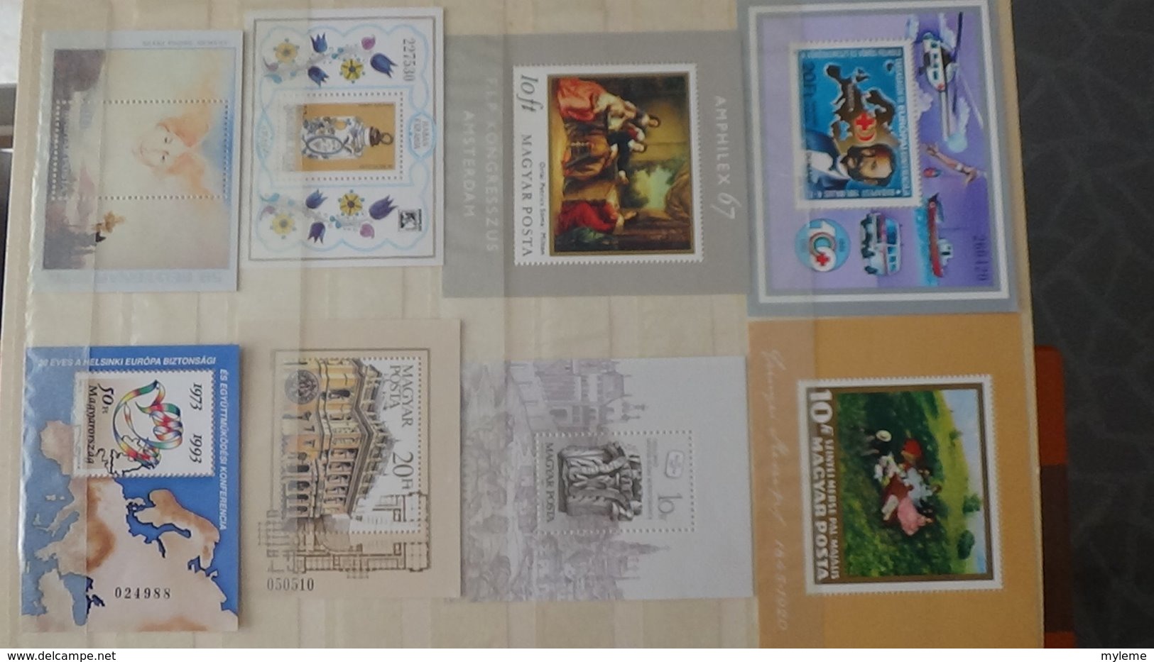Collection de timbres, carnets et blocs ** de différents pays. A saisir !!!