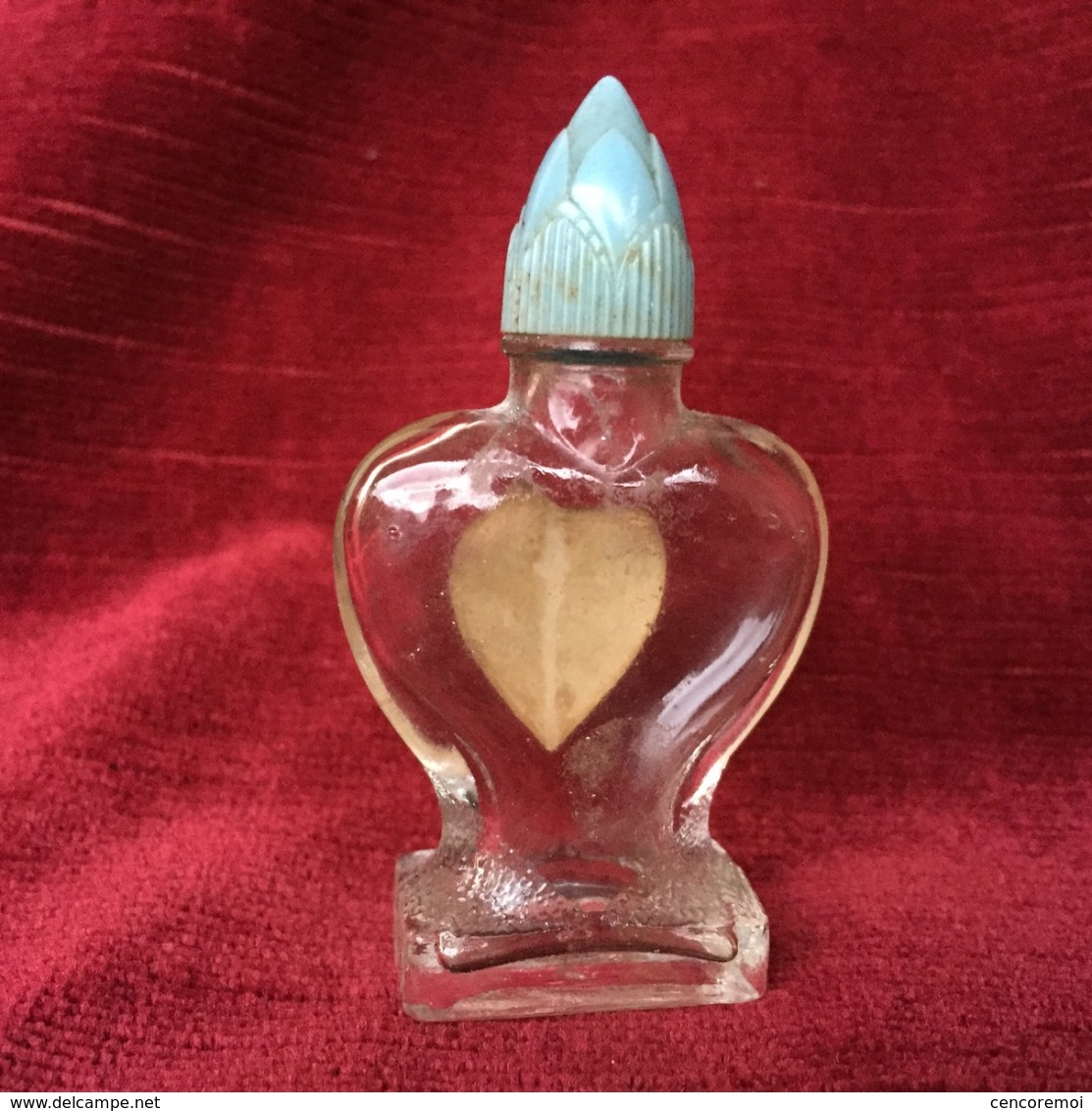 Petit Flacon De Parfumeur Ancien, En Forme De Cœur , Blue ??ltz Perfume Distr New York, Bouchon Bakélite - Miniatures (avec Boite)